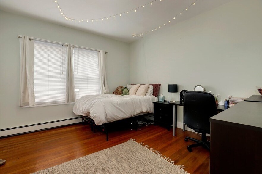 Building Photo - 61 Algonquin Rd