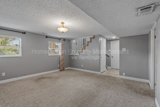 Building Photo - 33 Pershing Lake Dr