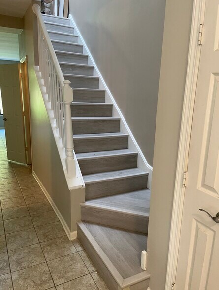 Stairs - 378 White Oak Ln