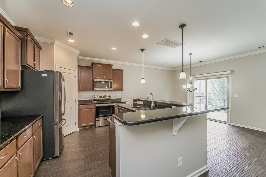 Building Photo - 347 Pulaski Dr SW