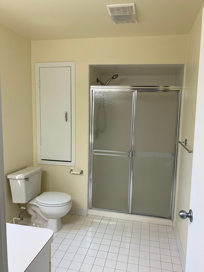 Master Bath - 6680 Ridgefield Cir