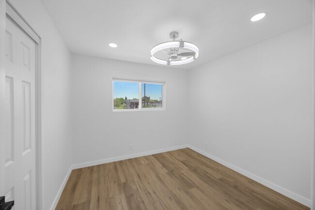 Building Photo - 1431 Alamitos Ave