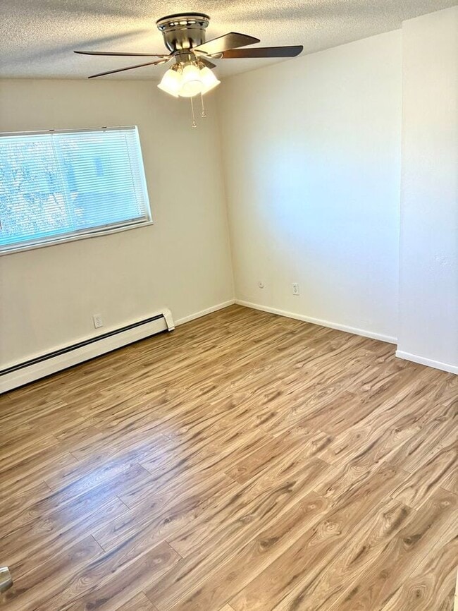 Building Photo - Beautiful 2 Bedroom Town Home!