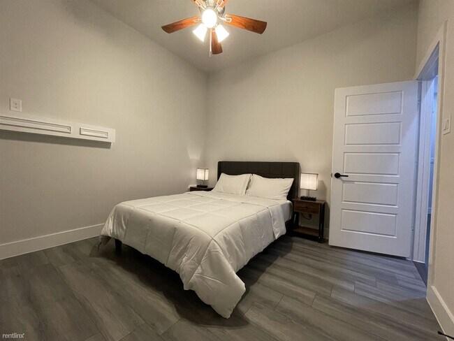 Building Photo - 3 br, 2 bath Duplex - 804 Green Castle Dri...