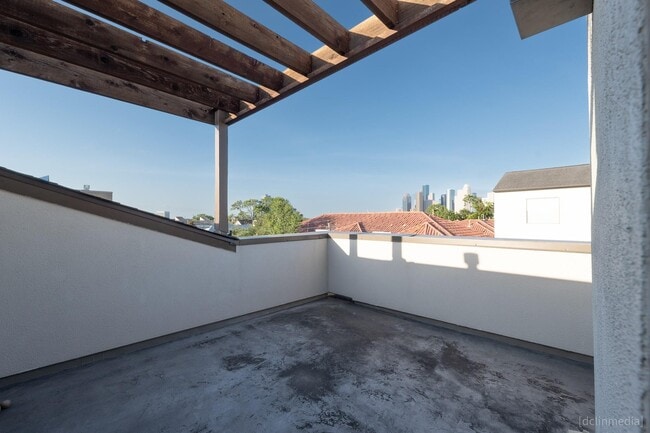 Building Photo - 2110 Crocker St