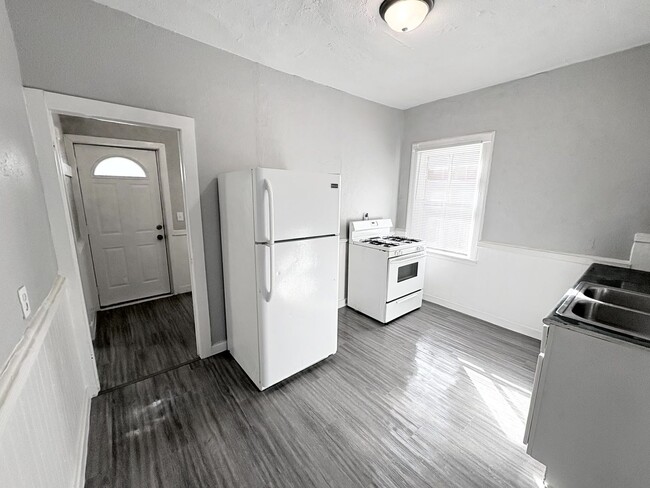 Building Photo - Charming 2 Bedroom Home for Rent & In Grea...