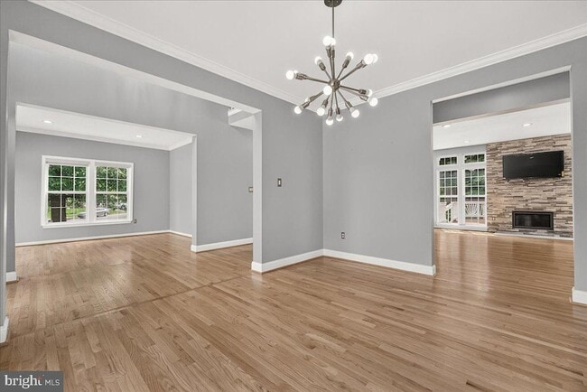Building Photo - 6455 Saddlebrook Ln