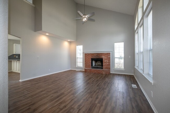 Building Photo - Gorgeous 4 Bedroom Remodel, Union Schools!