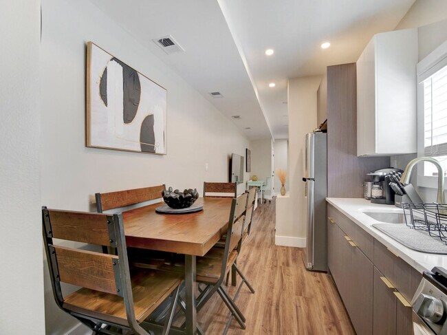 Building Photo - 88 Van Reypen St