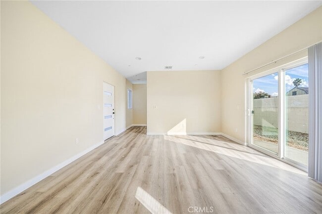 Building Photo - 1002 E 33rd St