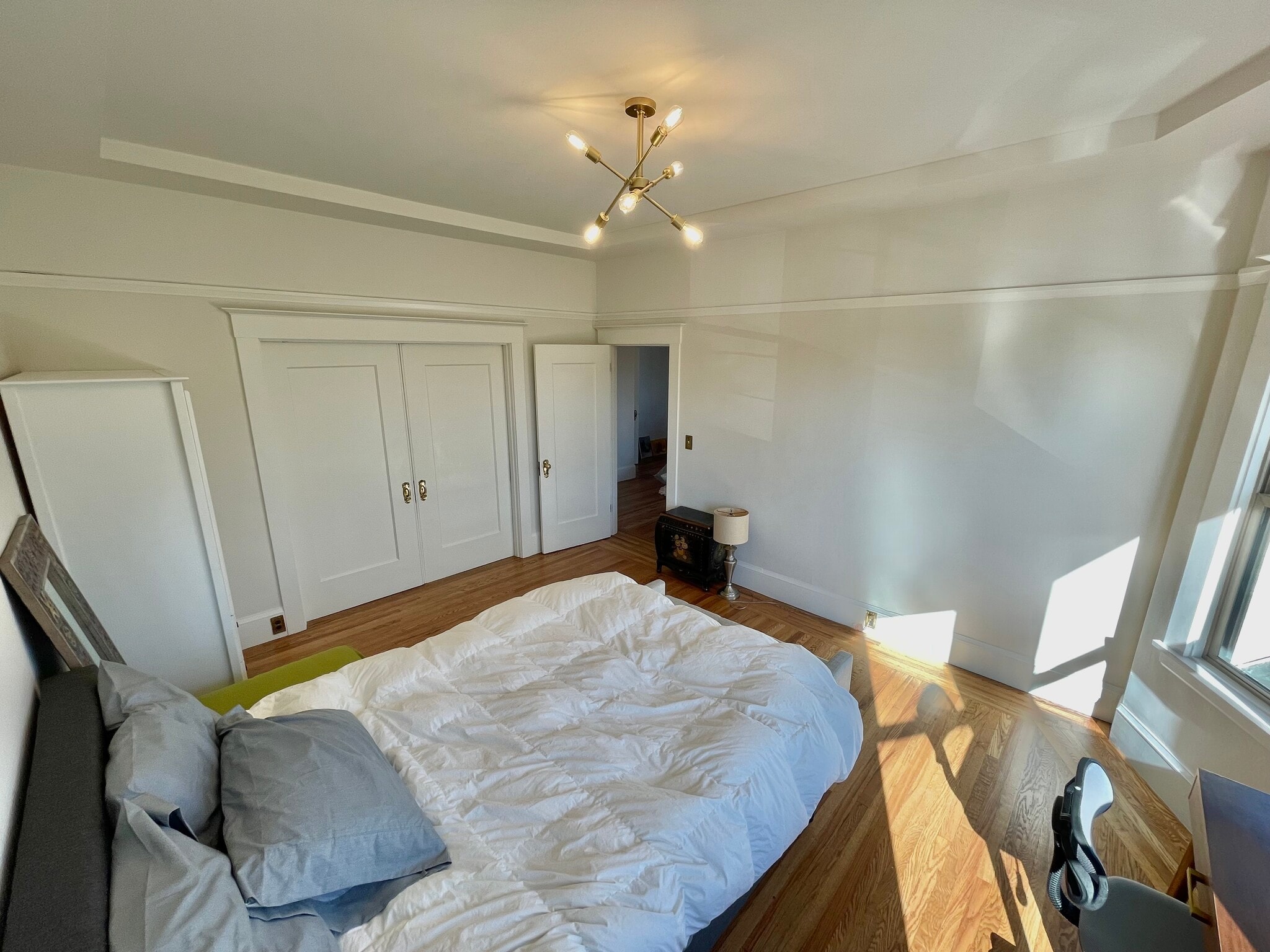 Building Photo - 684 Apgar St