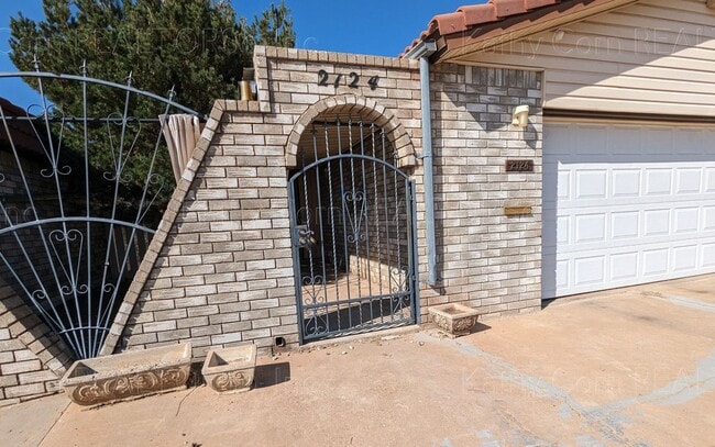 Building Photo - Two Bedroom Home