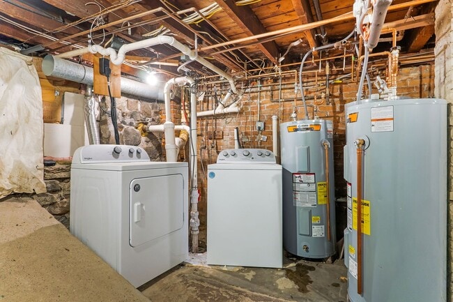 Building Photo - 105-107 Richards