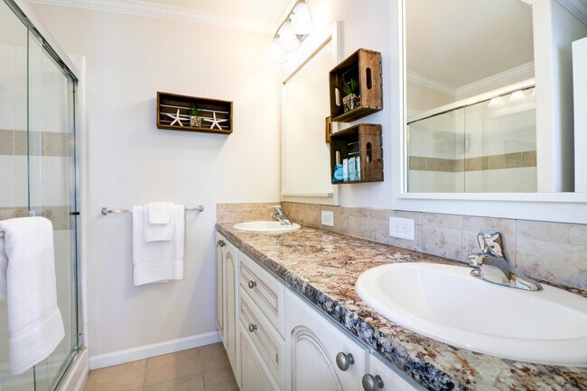 Building Photo - 28513 Channel View Dr