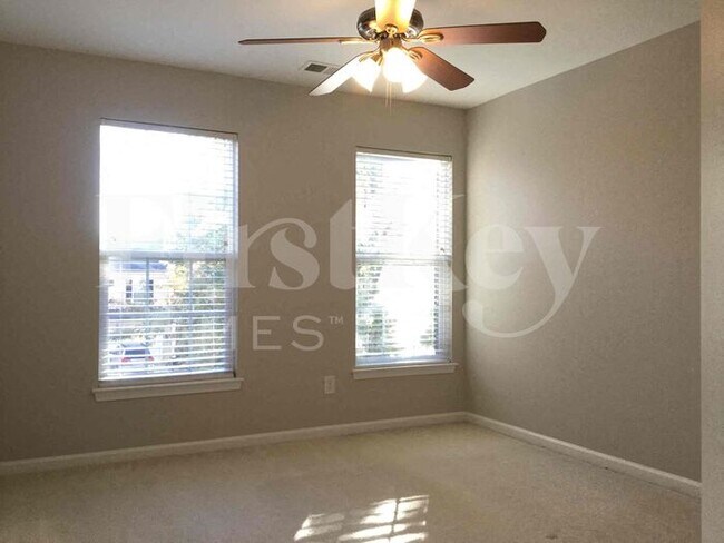 Building Photo - 126 Centerpoint Dr