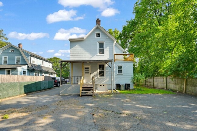 Building Photo - 153 Franklin Ave