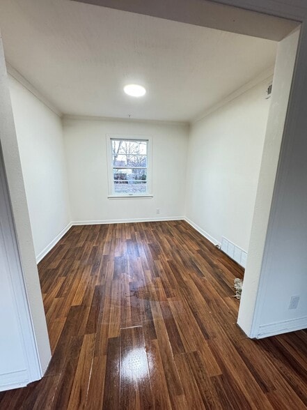 Building Photo - 1436 S Hickory Ave