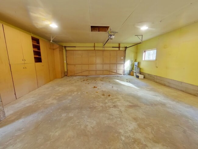 Building Photo - 3240 S Louis Ln