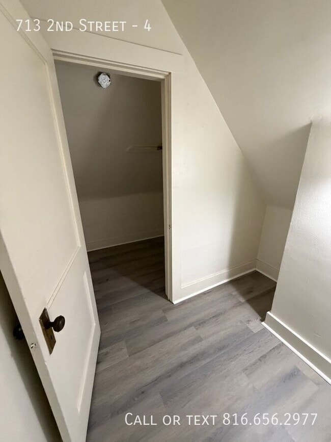 Building Photo - 713 2nd St