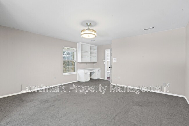 Building Photo - 12 Park Pl