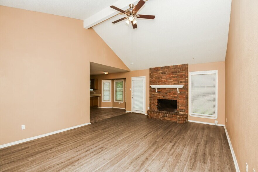 Building Photo - 829 Minuteman Dr