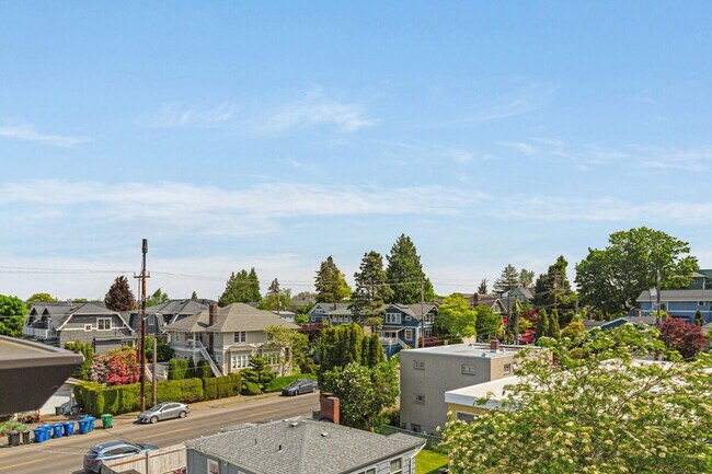 Building Photo - 2114 3rd Ave N