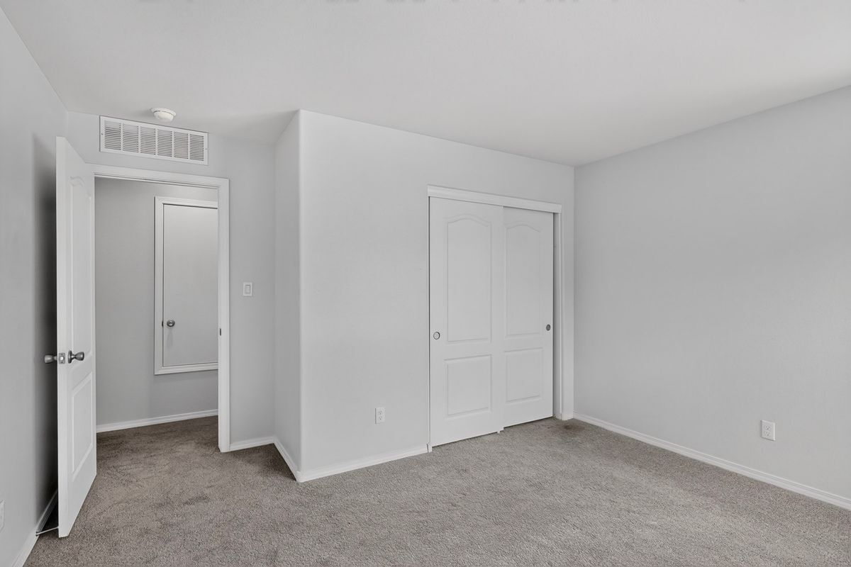 Building Photo - 1504 Gulfstream Dr SE