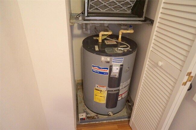 Building Photo - 233 S Federal Hwy