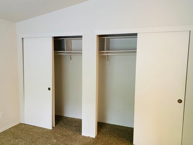 Building Photo - Single Level totally renovated 3 bedroom delight