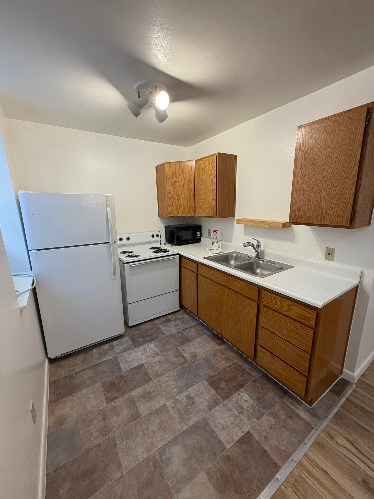 Kitchen - 454 S 500 E