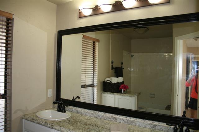 Building Photo - 1005 Summertree Cir