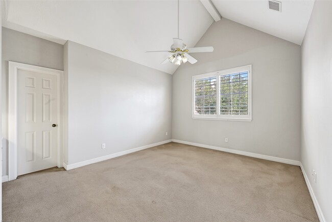 Building Photo - 15222 Hilltop View Dr