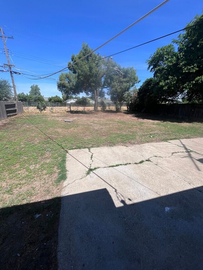 Building Photo - NICE HOME IN SACRAMENTO!!