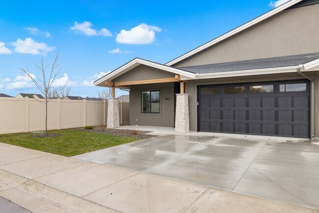 Building Photo - Brand New Luxury Duplex-Top of the line finishes & walking distance to The Village.