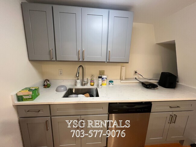 Building Photo - 27 Linwood St