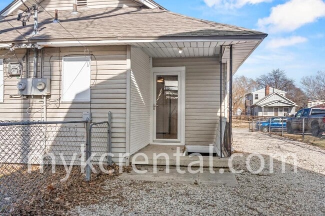 Building Photo - 1129 Hasbrook Ave