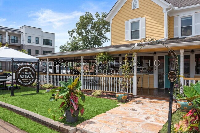 Building Photo - 1013 Shady Ln