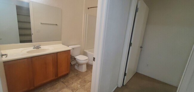 Building Photo - Stunning Condo with Attached Garage