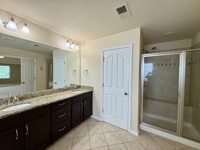 Building Photo - 1009 Providence Forest Dr