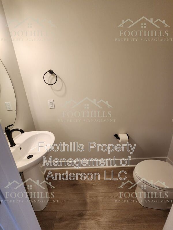 Building Photo - 253 Silo Rdg Dr