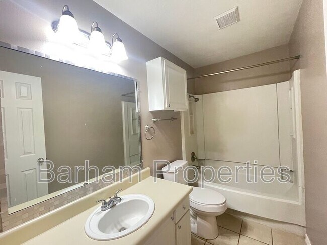Building Photo - 4133 NE Stallings Dr