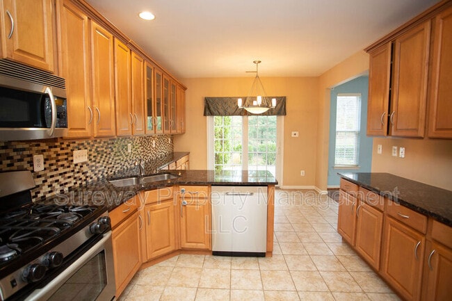 Building Photo - 42 Tudor Ct