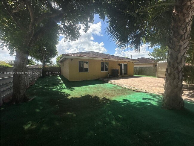 Building Photo - 3104 Tarpon Dr