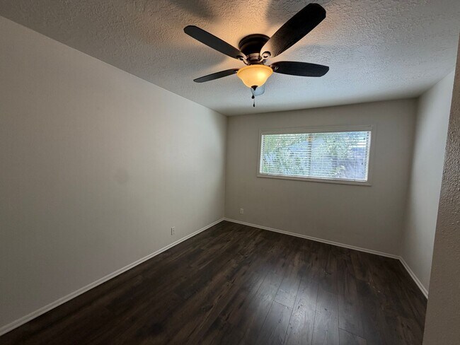 Building Photo - SPACIOUS PROPERTY AVAILABLE FOR RENT