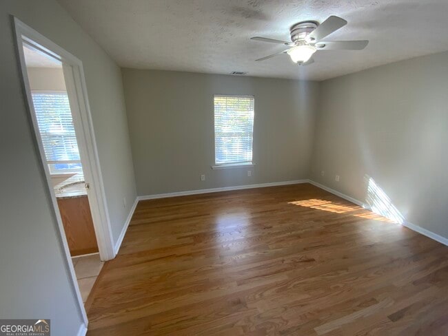 Building Photo - 27 Montgomery St NE