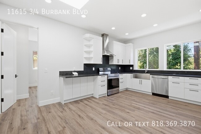 Building Photo - 11615 3/4-11614 Burbank Blvd
