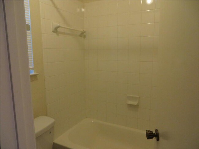 Building Photo - 502 Tanglewood Dr