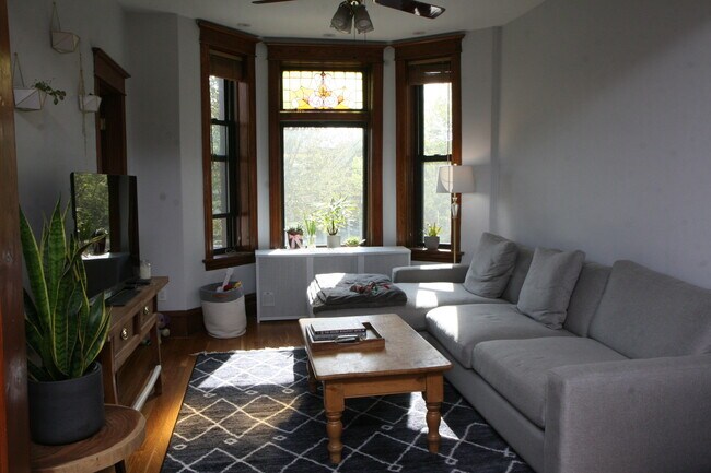 Building Photo - 2706 N Richmond St