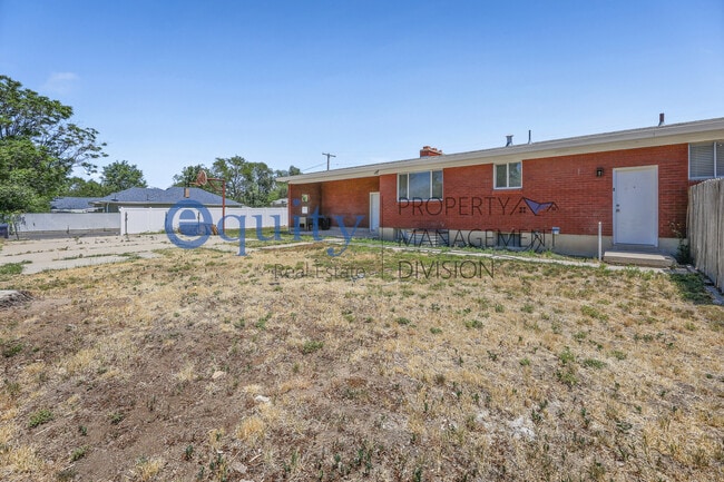 Building Photo - 8894 S 540 E