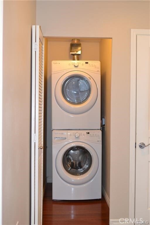 Building Photo - 300 W Beech St